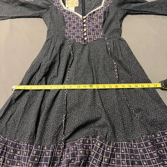 VTG 70s Gunne Sax Prairie Dress Dark Floral Print W/ Lace & Square Bodice XS - Picture 16 of 16